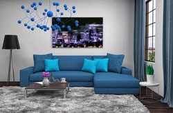 Серо голубой диван в интерьере гостиной фото