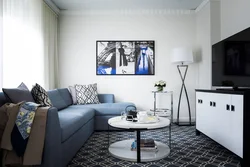 Серо голубой диван в интерьере гостиной фото