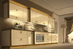 Белая кухня з залатымі ручкамі фота
