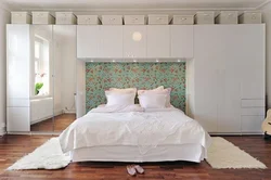 Встроенные шкафы в спальню с кроватью фото дизайн