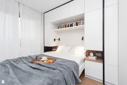 Интерьер дизайн маленькой спальни с шкафом