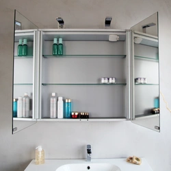 Дизайн ванной с зеркалом шкафчиком