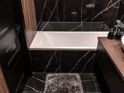 Қара және ақ мәрмәр плиткаларында ванна бөлмесінің дизайны