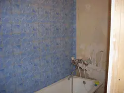 Bathroom design with self-adhesive panels
