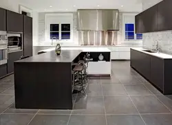 Серый керамогранит на кухне в интерьере
