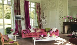 Розово зеленый интерьер гостиной
