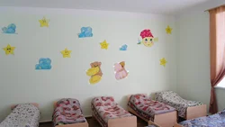 Decorating a bedroom in a kindergarten in photos