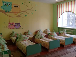 Decorating a bedroom in a kindergarten in photos