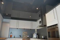 Фото глянцевый натяжной потолок на кухне фото
