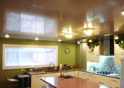 Photo glossy stretch ceiling in the kitchen photo