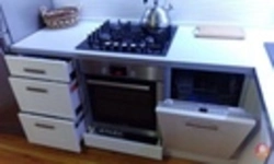 Белая кухня черный духовой шкаф фото
