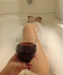 Photo with a glass in the bath