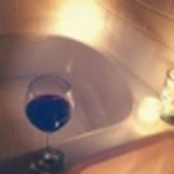 Photo with a glass in the bath