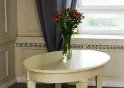 Авальны абедзенны стол для кухні фота
