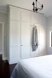 Built-in wardrobes in the bedroom up to the ceiling photo