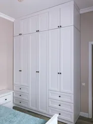 Встраиваемые шкафы в спальню до потолка фото