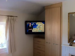 Как В Спальне Повесить Телевизор Фото