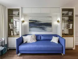 Дизайн квартиры с диваном и шкафом