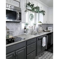 Apron For A Gray Kitchen Made Of Tiles Design Photo