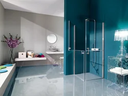 Дизайн ванной комнаты с ограждением