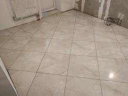 How to lay tiles on the kitchen floor photo