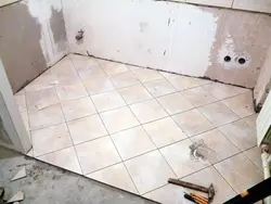 Как класть плитку на кухне на пол фото