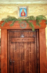 Икона Над Дверью В Квартиру Фото