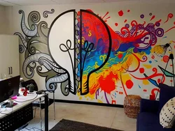 Drawings on the walls as apartment design