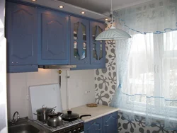 Дизайн синей кухни хрущевки