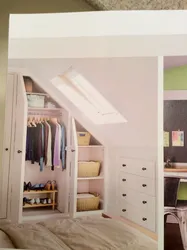 Дизайн мансарды спальня шкафы