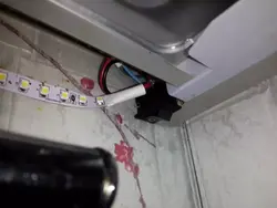 Светодиодная лента на кухню под шкафы как подключить фото