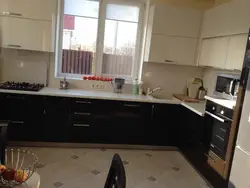 Photo of a 5 m kitchen with a kitchen by the window