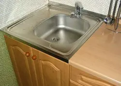 Kabinet fotoşəkili ilə yerüstü mətbəx lavabosu