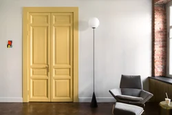 Цветные двери в интерьере квартиры