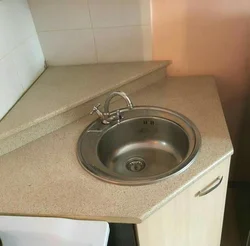 Угловая раковина на кухню с тумбой фото