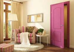 Двери разных цветов в интерьере квартиры