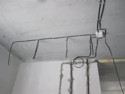 Photo of electrical wiring in the apartment along the ceiling