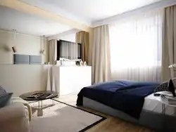Интерьер комнаты в однокомнатной квартире с кроватью и диваном фото