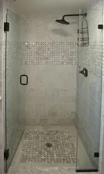 Пәтердегі плиткалардан жасалған душ кабинасының дизайны
