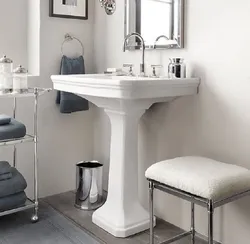 Bath on a pedestal in the interior
