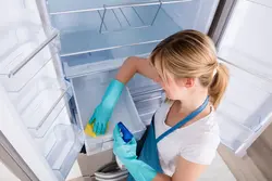 Холодильник в ванной фото