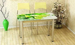 Фото стеклянных столов для кухни с рисунком