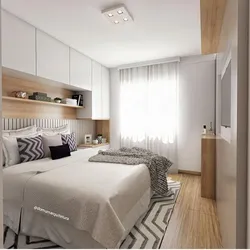 Дизайн квадратной спальни с окном