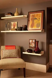 How to decorate shelves in the living room photo