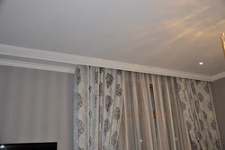 Photo of suspended ceilings in the bedroom with cornice