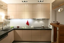 Кухонныя гарнітуры да столі фота для маленькай кухні