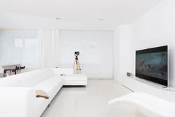 Фото гостиной с белыми стенами