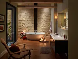 Интерьер ванной с камнем