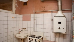 Bath In Khrushchev With A Window To The Kitchen Design