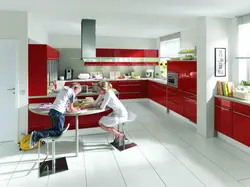 Интерьер мебели кухни у людей дома